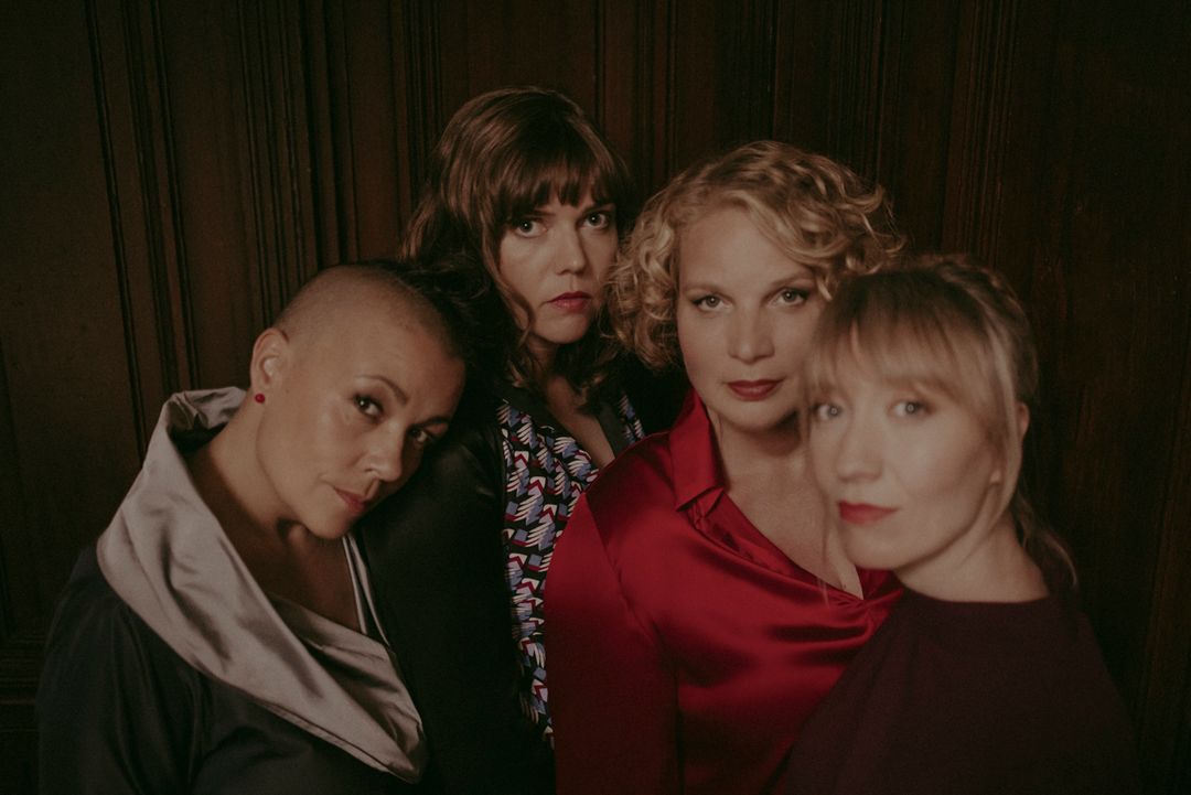 die vier saengerinnen der band niniwe