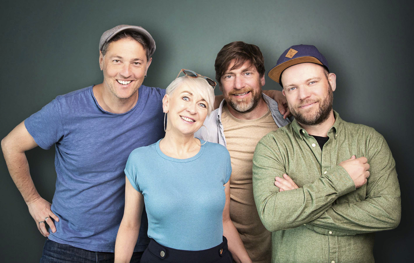 die Gruppe Godewind gestlatet den Valentinsabend mit plattdeutschen Liedern