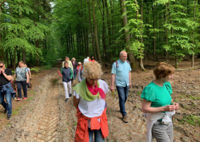 Gäste bei der Forstwirtschaftlichen Familienwanderung