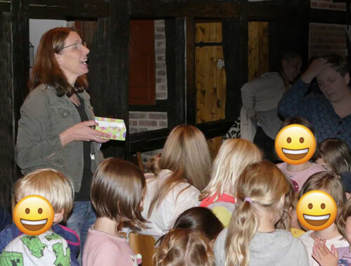 Kleine Gäste beim Figurentheater im Makens Huus