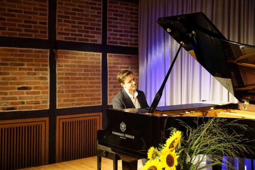Florian Heinisch am Flügel