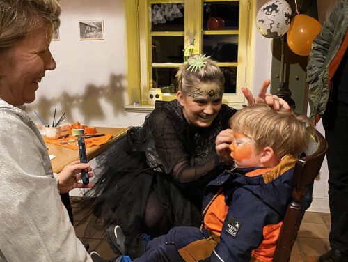 Schminkservice bei der Hallowenparty